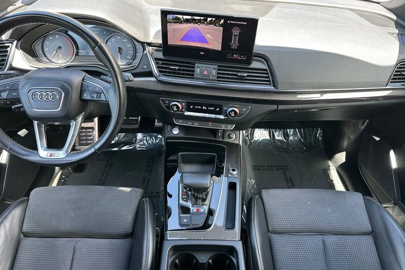Audi SQ5 Vehicle Full-screen Gallery Image 14