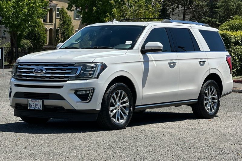 Ford Expedition Vehicle Full-screen Gallery Image 08