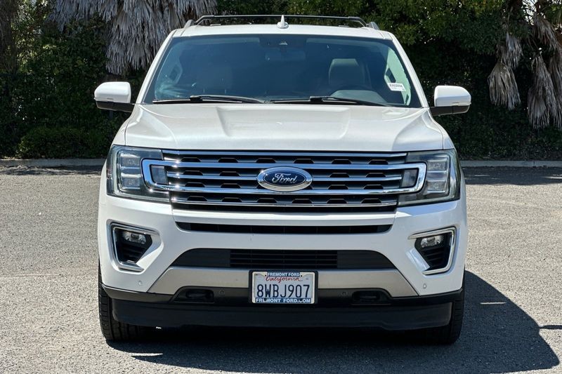 Ford Expedition Vehicle Full-screen Gallery Image 09