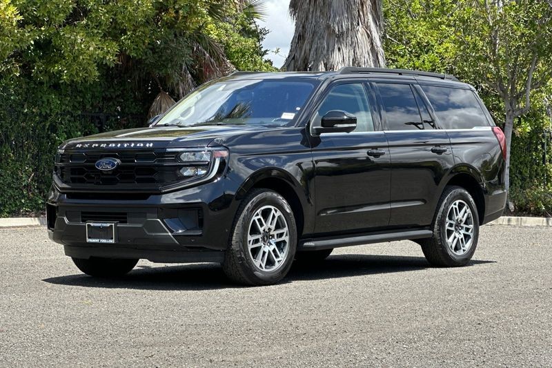 Ford Expedition Vehicle Full-screen Gallery Image 08