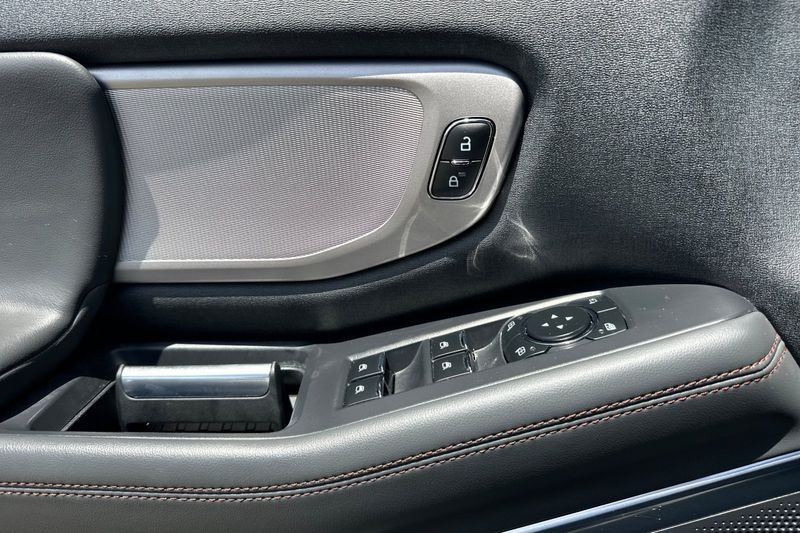 Ford Expedition Vehicle Full-screen Gallery Image 11