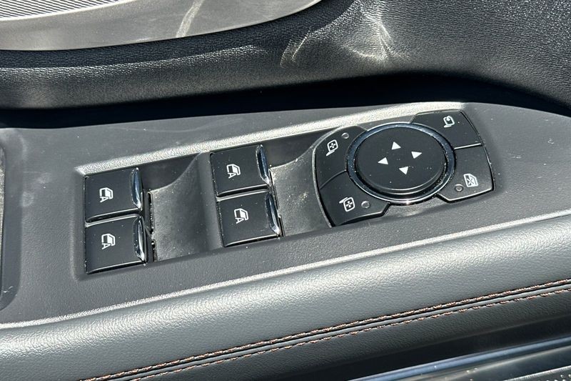 Ford Expedition Vehicle Full-screen Gallery Image 12