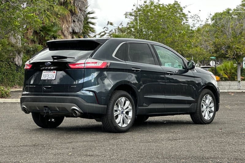 Ford Edge Vehicle Full-screen Gallery Image 03