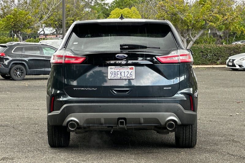Ford Edge Vehicle Full-screen Gallery Image 04