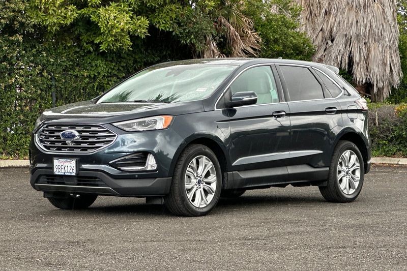 Ford Edge Vehicle Full-screen Gallery Image 08