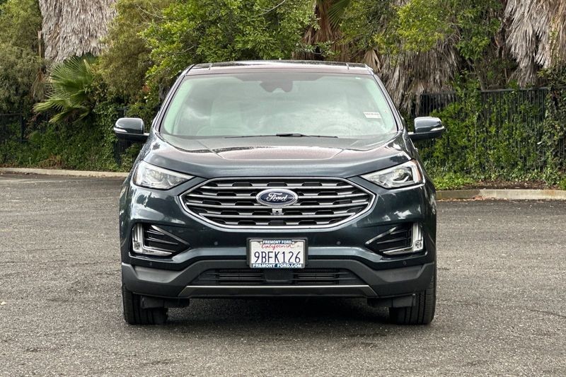 Ford Edge Vehicle Full-screen Gallery Image 09