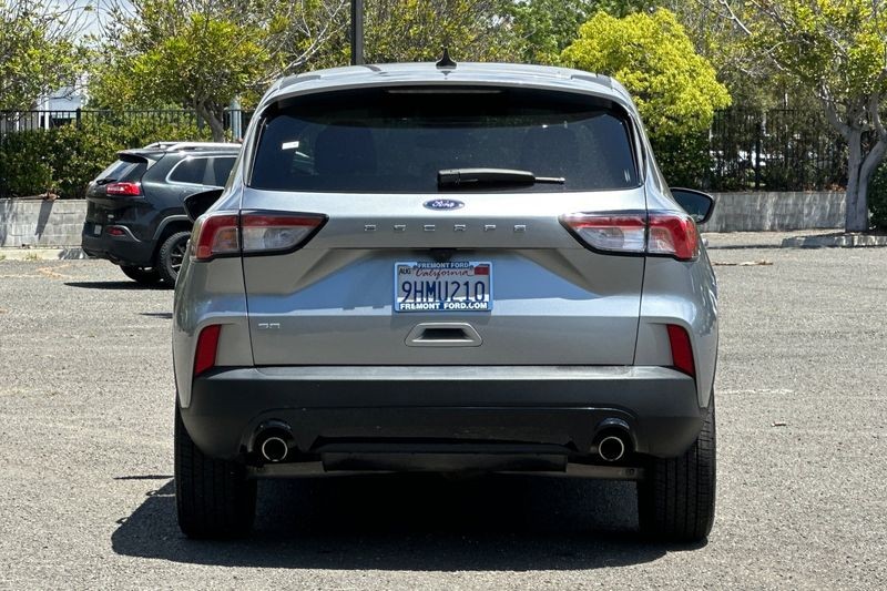 Ford Escape Vehicle Full-screen Gallery Image 04