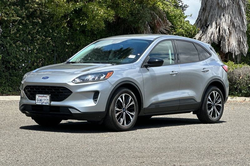 Ford Escape Vehicle Full-screen Gallery Image 08
