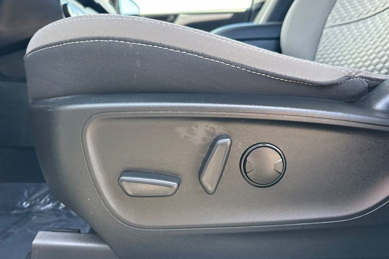 Ford Escape Vehicle Full-screen Gallery Image 13
