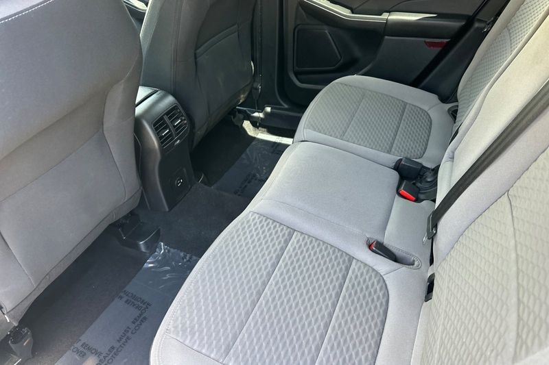 Ford Escape Vehicle Full-screen Gallery Image 14