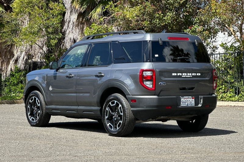 Ford Bronco Sport Vehicle Full-screen Gallery Image 05