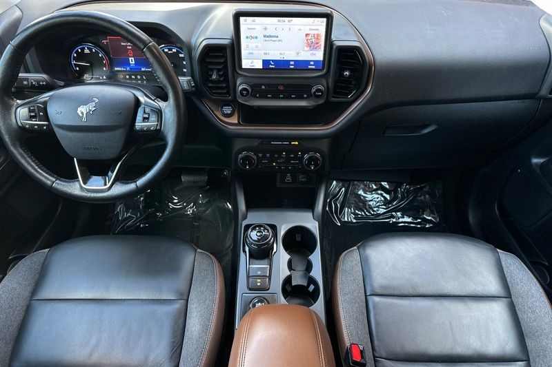 Ford Bronco Sport Vehicle Full-screen Gallery Image 15