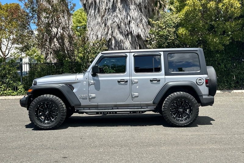 Jeep Wrangler Vehicle Full-screen Gallery Image 07