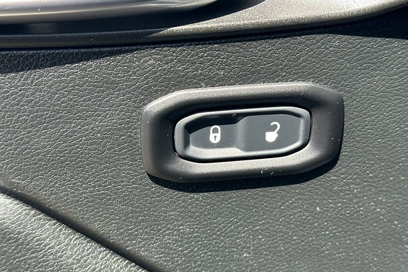 Jeep Wrangler Vehicle Full-screen Gallery Image 12