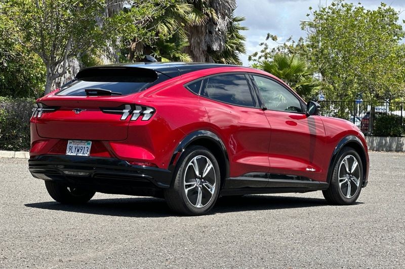 Ford Mustang Mach-E Vehicle Full-screen Gallery Image 03