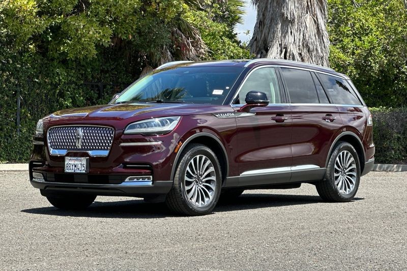 Lincoln Aviator Vehicle Full-screen Gallery Image 07