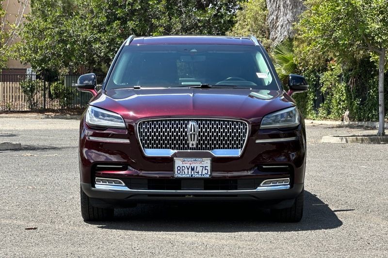Lincoln Aviator Vehicle Full-screen Gallery Image 08