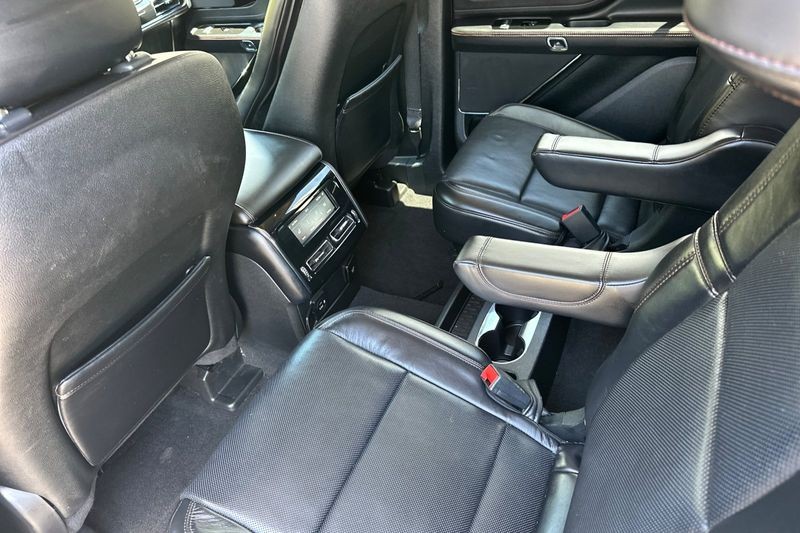 Lincoln Aviator Vehicle Full-screen Gallery Image 13