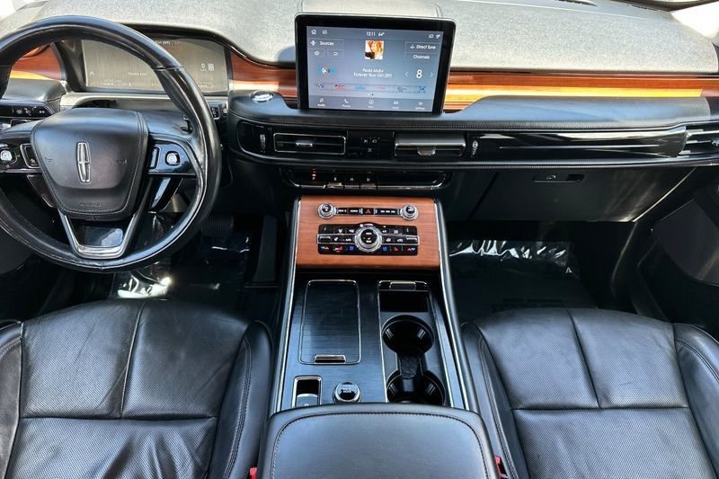 Lincoln Aviator Vehicle Full-screen Gallery Image 14