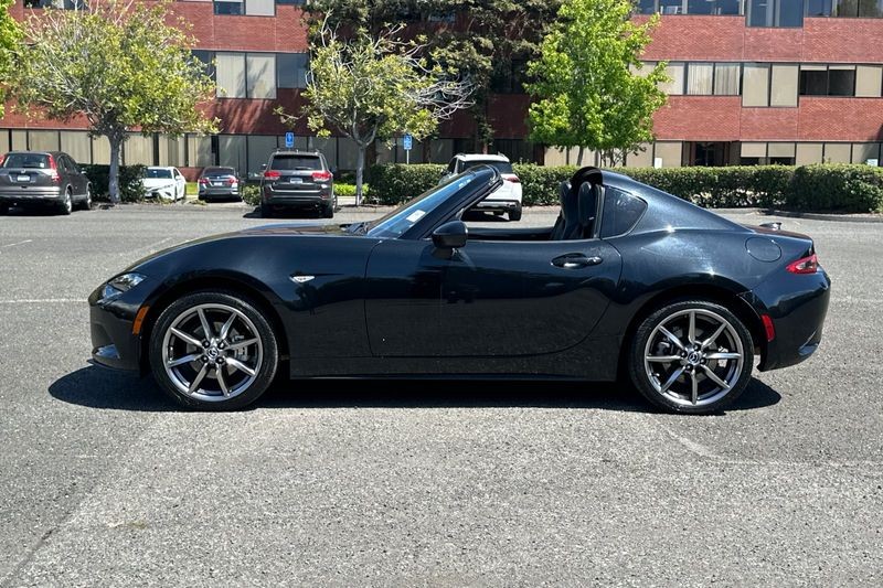 Mazda Miata RF Vehicle Full-screen Gallery Image 07
