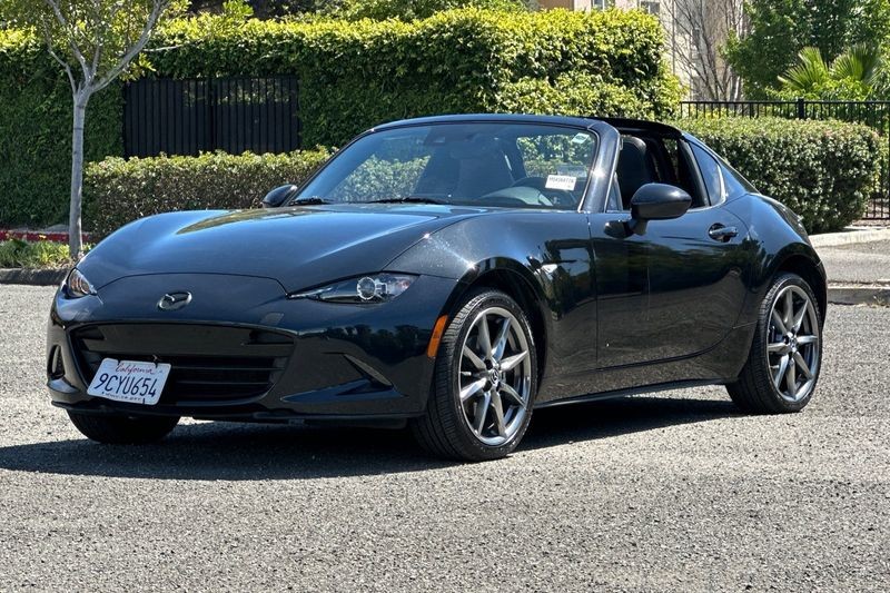 Mazda Miata RF Vehicle Full-screen Gallery Image 08
