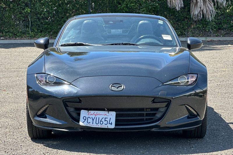Mazda Miata RF Vehicle Full-screen Gallery Image 09
