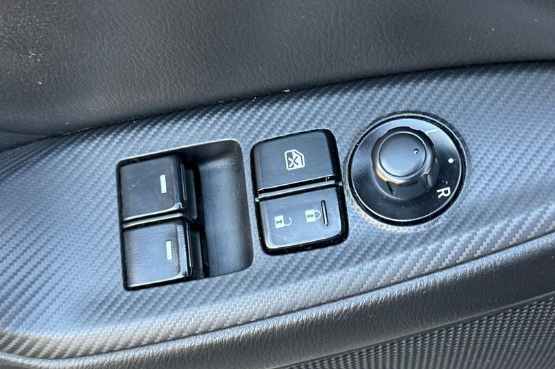 Mazda Miata RF Vehicle Full-screen Gallery Image 13