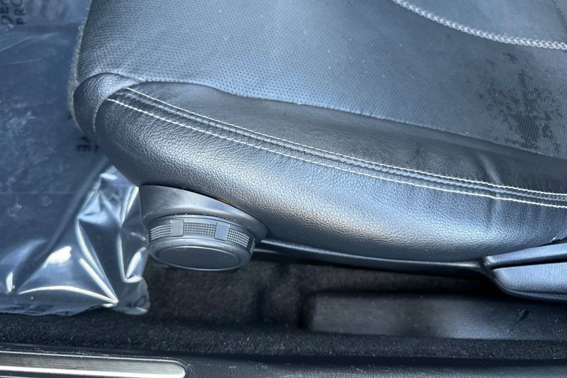 Mazda Miata RF Vehicle Full-screen Gallery Image 14