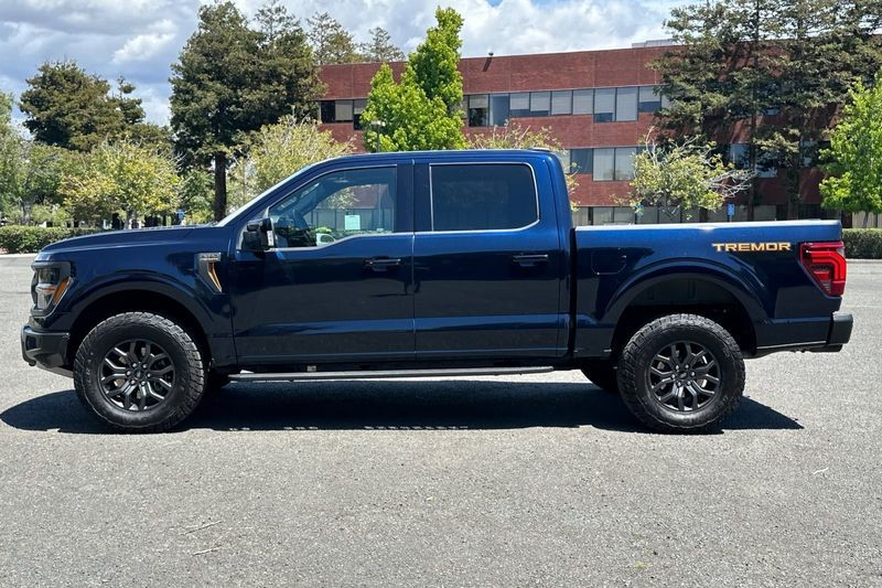 Ford F-150 Vehicle Full-screen Gallery Image 07