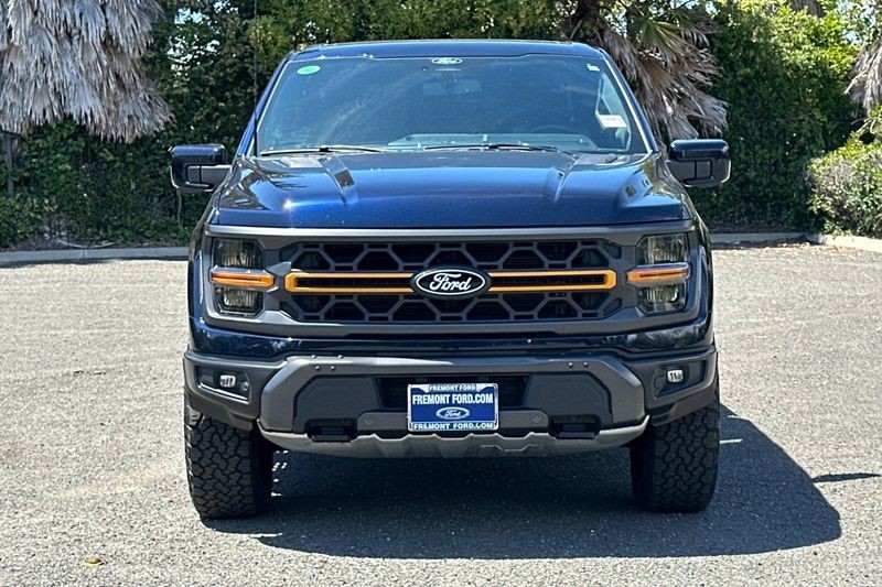 Ford F-150 Vehicle Full-screen Gallery Image 09