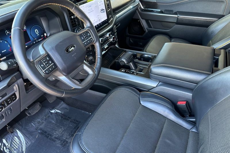 Ford F-150 Vehicle Full-screen Gallery Image 10