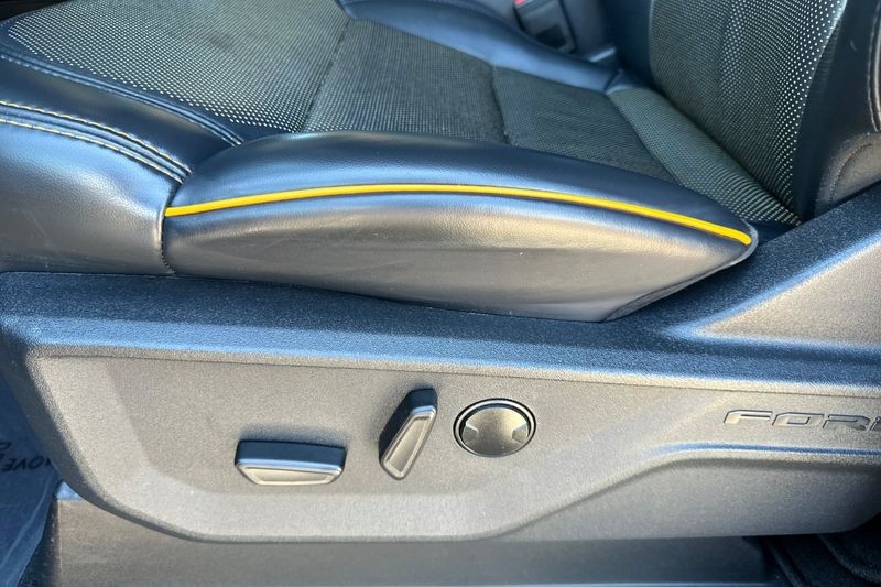 Ford F-150 Vehicle Full-screen Gallery Image 13