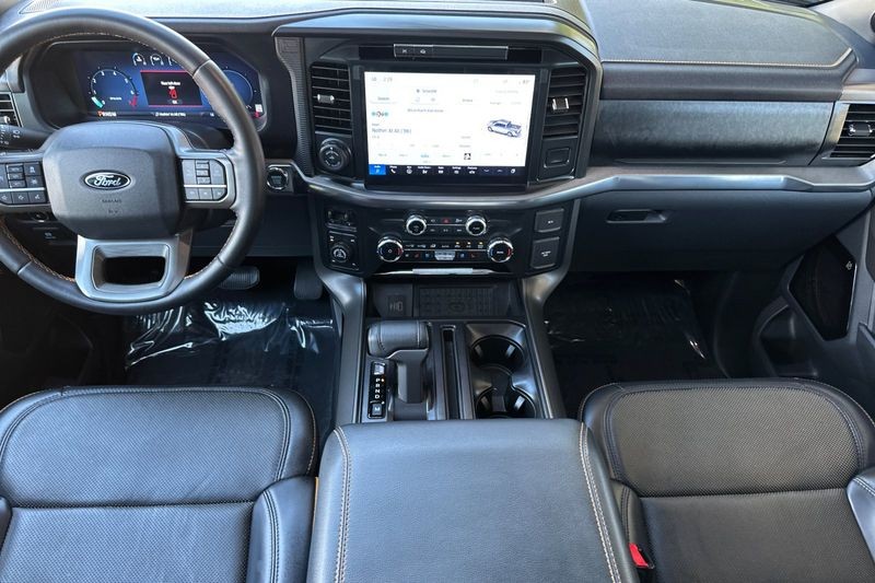 Ford F-150 Vehicle Full-screen Gallery Image 15