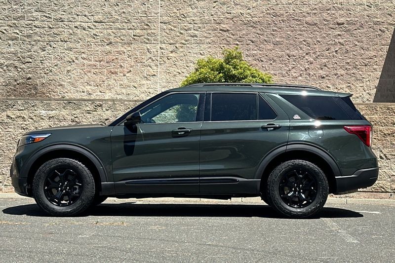 Ford Explorer Vehicle Full-screen Gallery Image 07