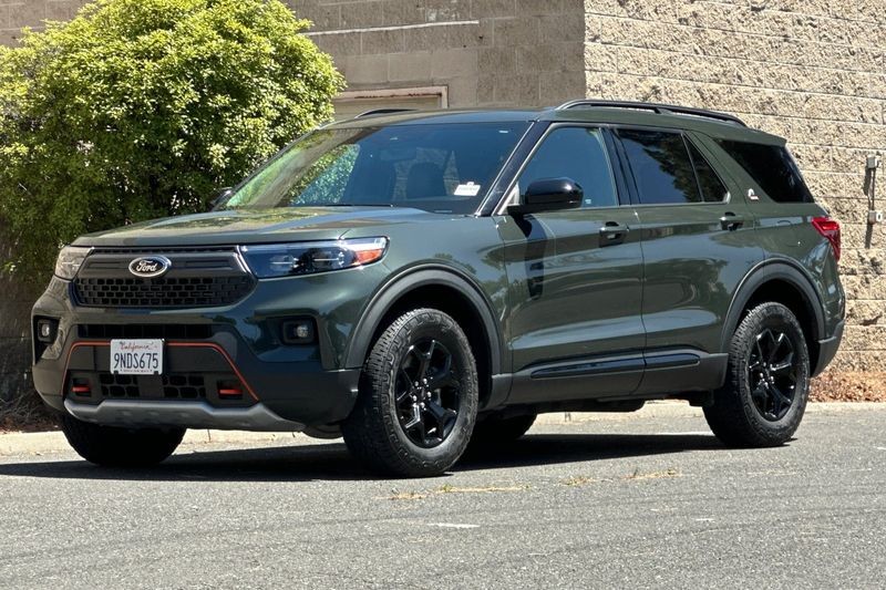 Ford Explorer Vehicle Full-screen Gallery Image 08