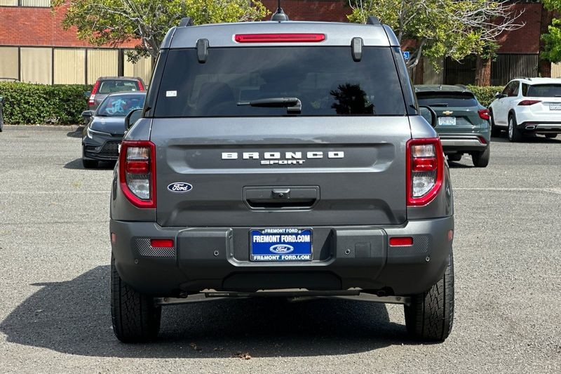 Ford Bronco Sport Vehicle Full-screen Gallery Image 04