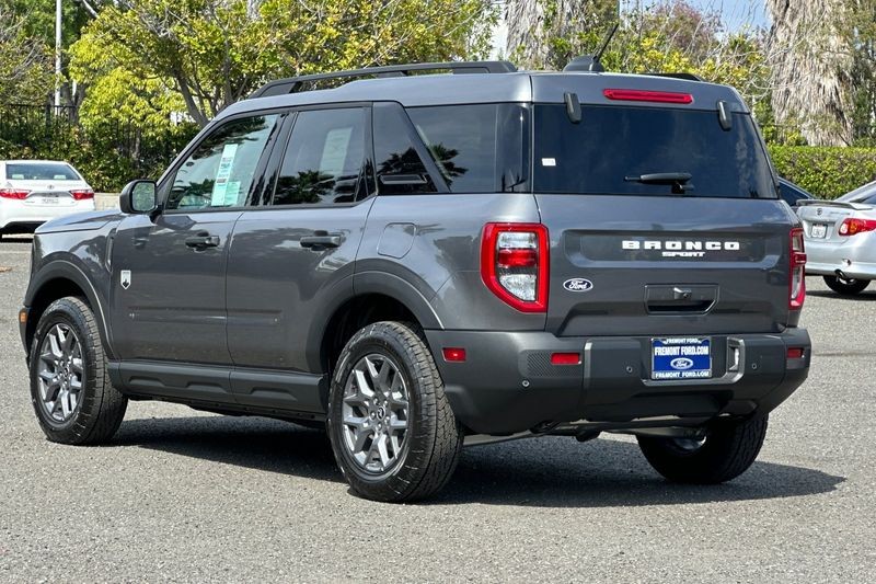 Ford Bronco Sport Vehicle Full-screen Gallery Image 05
