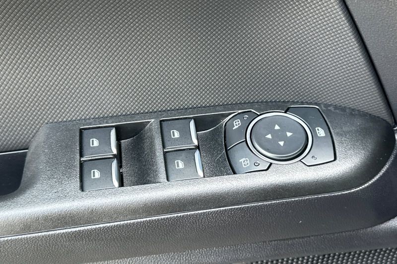 Ford Bronco Sport Vehicle Full-screen Gallery Image 11