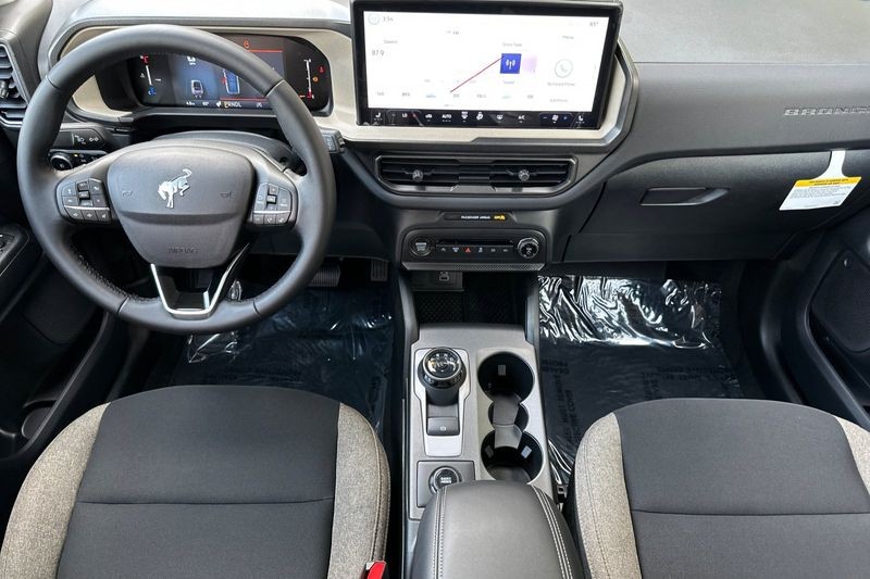 Ford Bronco Sport Vehicle Full-screen Gallery Image 14
