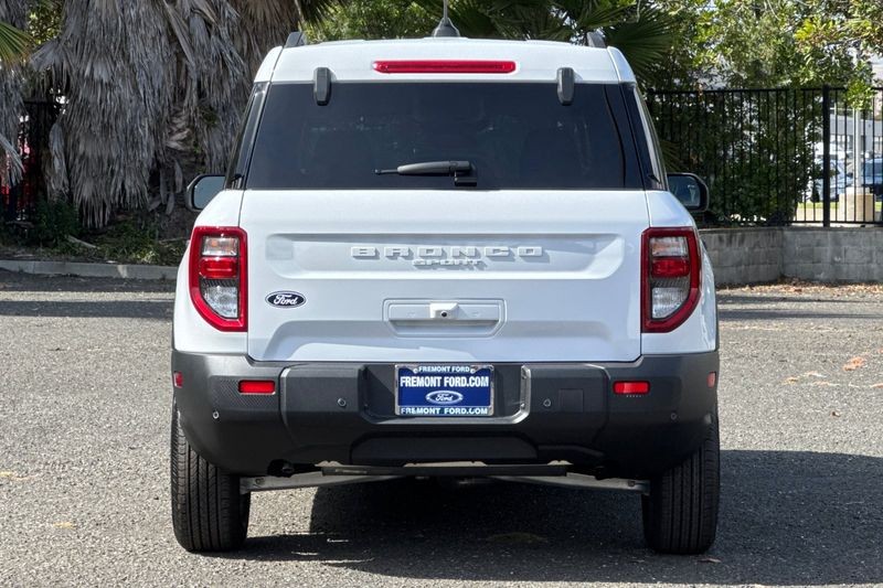 Ford Bronco Sport Vehicle Full-screen Gallery Image 04