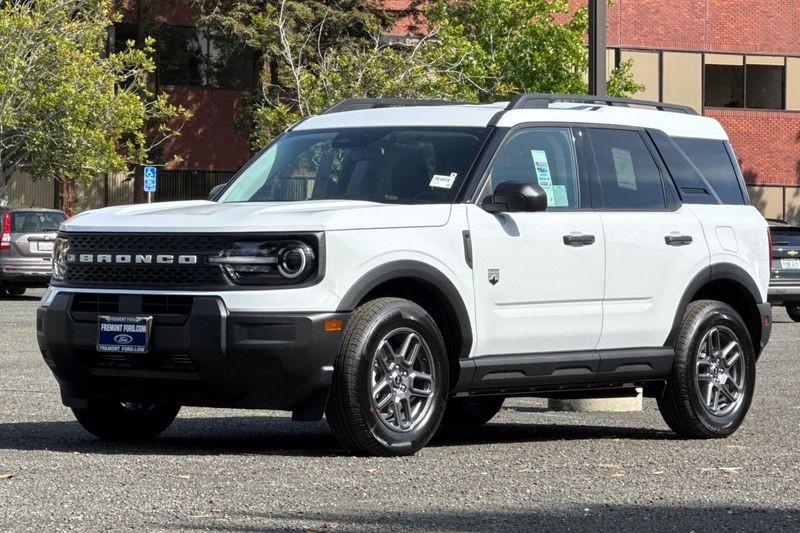 Ford Bronco Sport Vehicle Full-screen Gallery Image 07