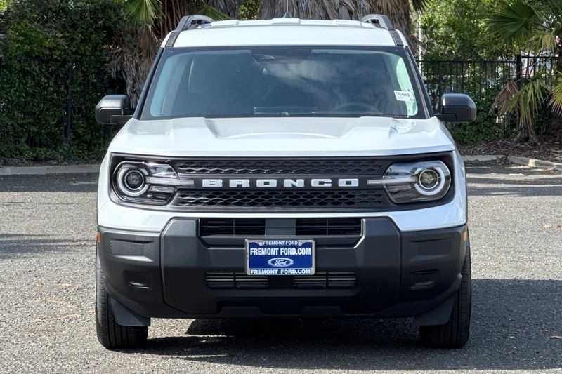 Ford Bronco Sport Vehicle Full-screen Gallery Image 08