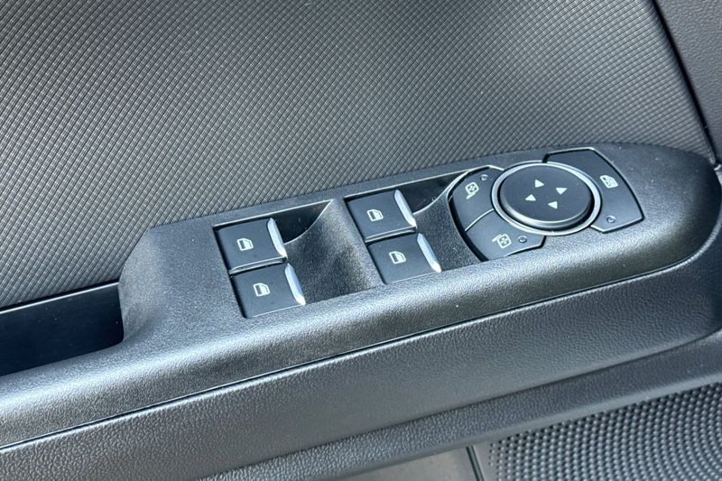 Ford Bronco Sport Vehicle Full-screen Gallery Image 11