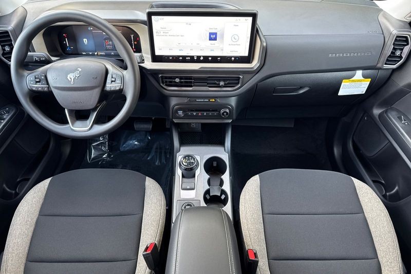Ford Bronco Sport Vehicle Full-screen Gallery Image 14