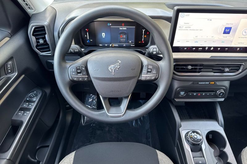 Ford Bronco Sport Vehicle Full-screen Gallery Image 15