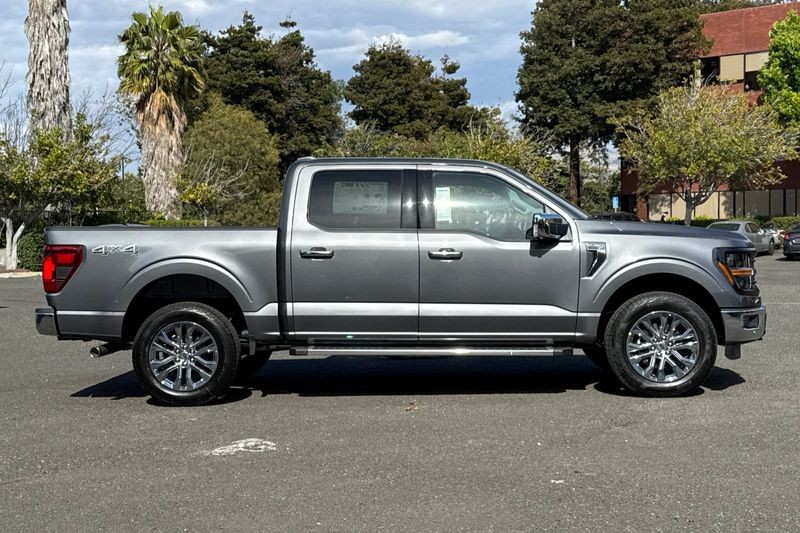 Ford F-150 Vehicle Full-screen Gallery Image 02