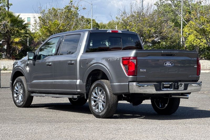 Ford F-150 Vehicle Full-screen Gallery Image 05