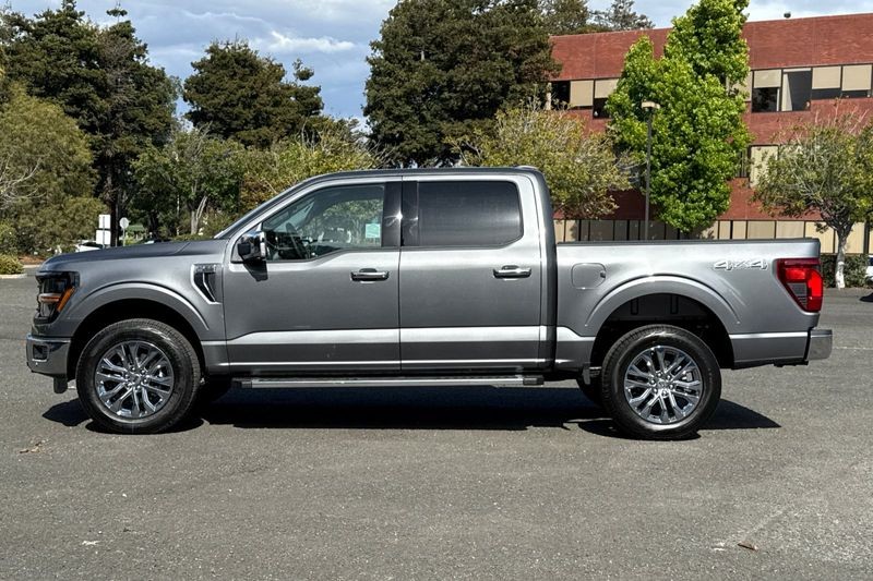 Ford F-150 Vehicle Full-screen Gallery Image 06