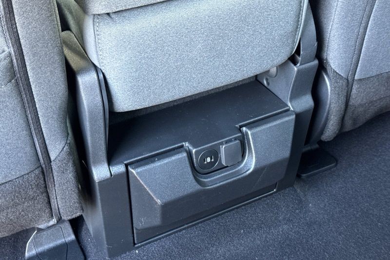 Ford F-150 Vehicle Full-screen Gallery Image 13