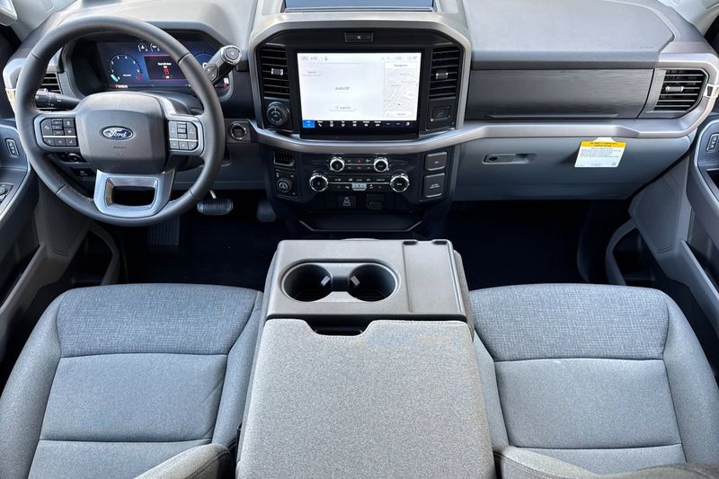 Ford F-150 Vehicle Full-screen Gallery Image 14